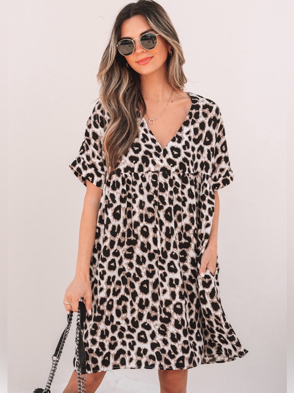 Leopard Print V-Neck Midi Dress ๐บ - Picture 2 of 6